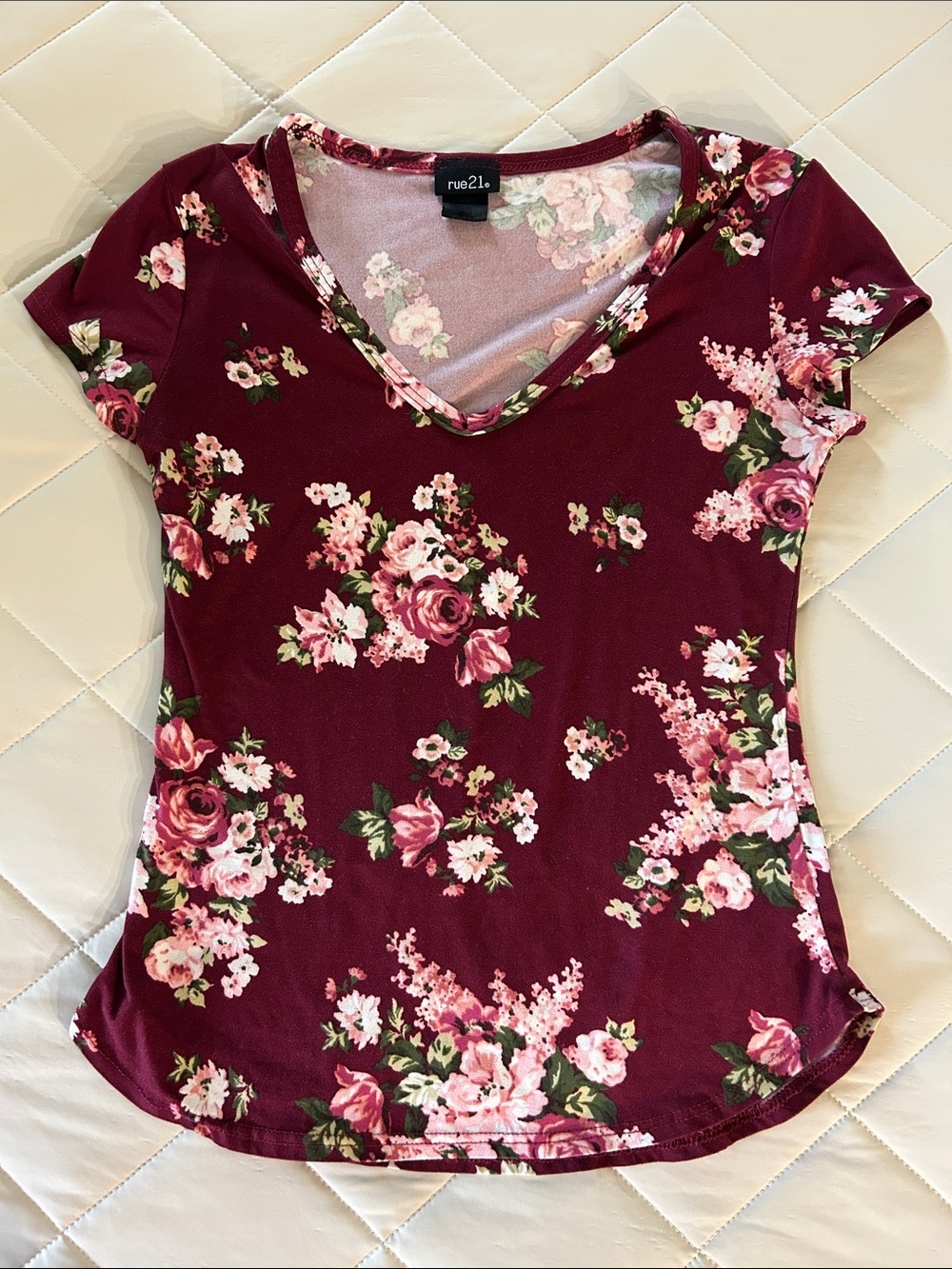 rue21 Burgundy Floral V-Neck Short Sleeve Tee